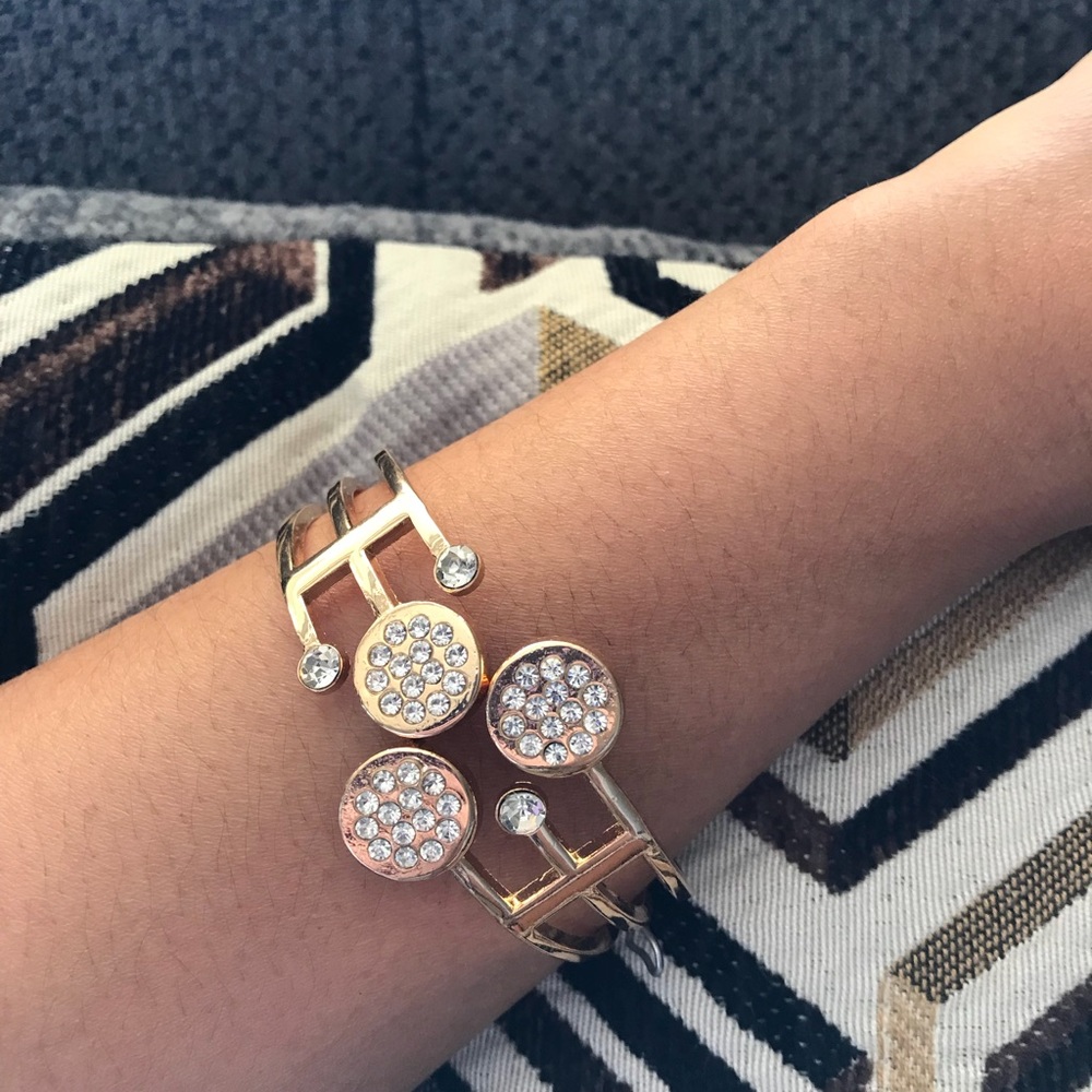 🔅HP🔅 Gold Tone Bracelet with stones